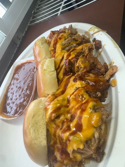 Pulled pork sandwich plate